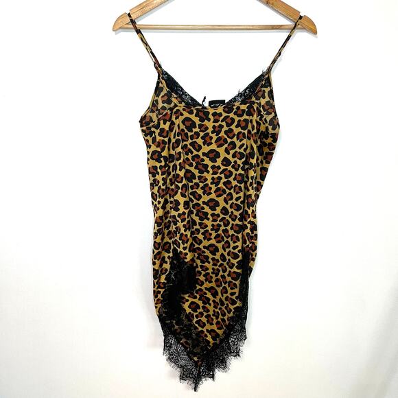 Out From Under Slip Dress XS Leopard Cheetah Triangle Hem Satin Lace V Neck - Picture 4 of 6